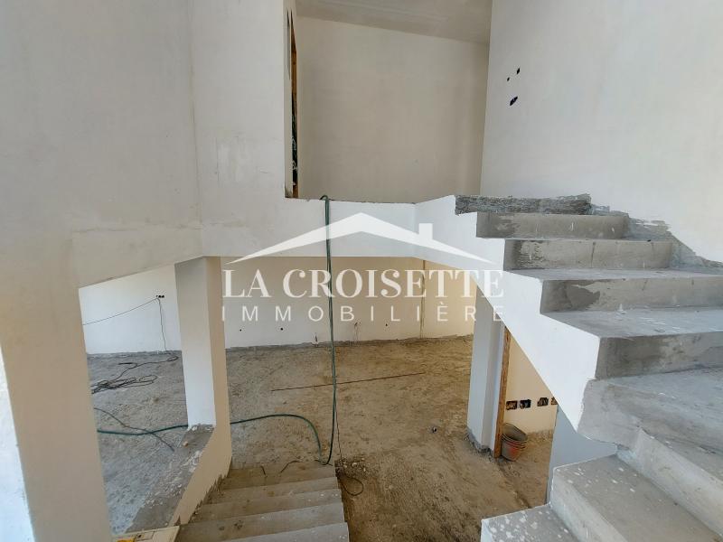 Villa S+3 inachevée à La Soukra